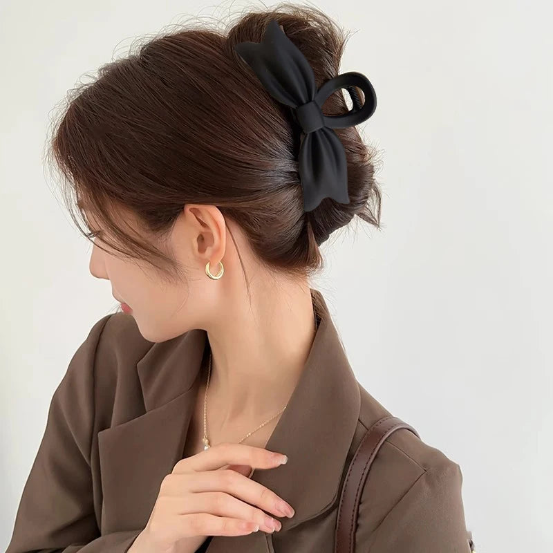 Fashionable elegant black hair clip